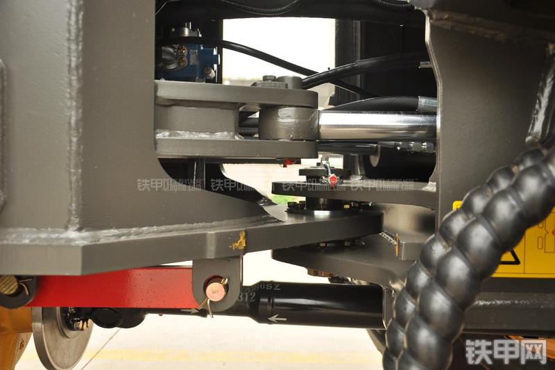 山东临工LG953装载机局部