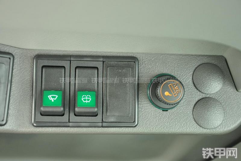 山东临工LG6150E挖掘机局部