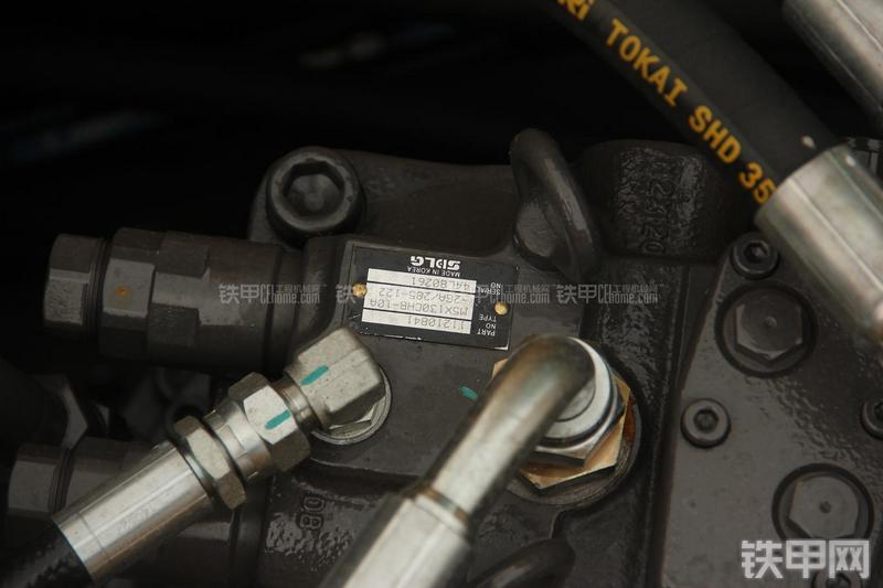 山东临工LG6225E挖掘机局部