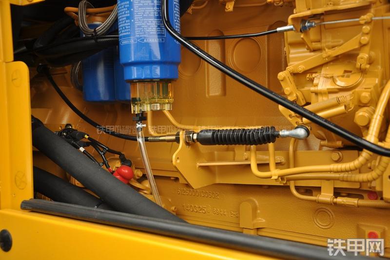 山东临工LG953装载机局部