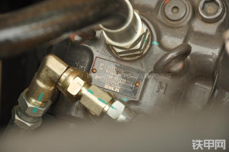 山东临工LG6150E挖掘机局部