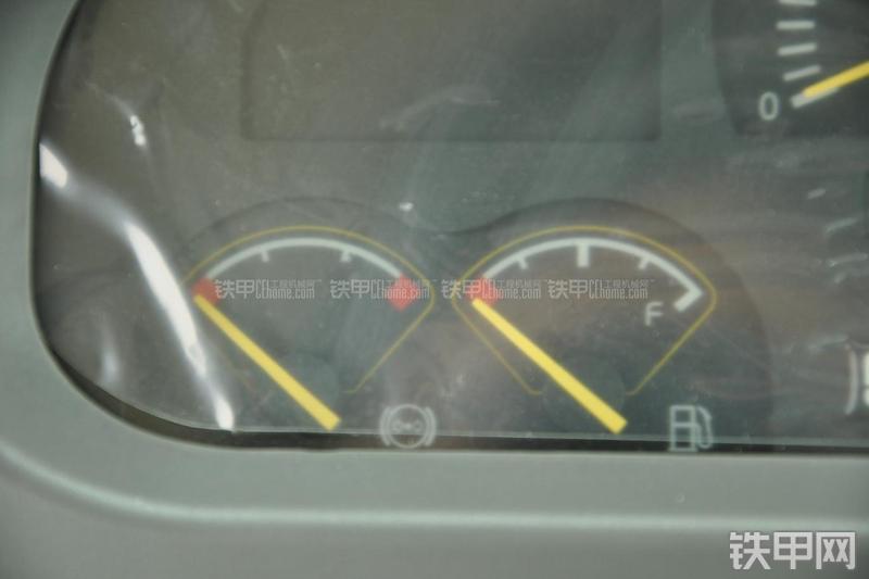 山东临工LG953N节能型装载机局部