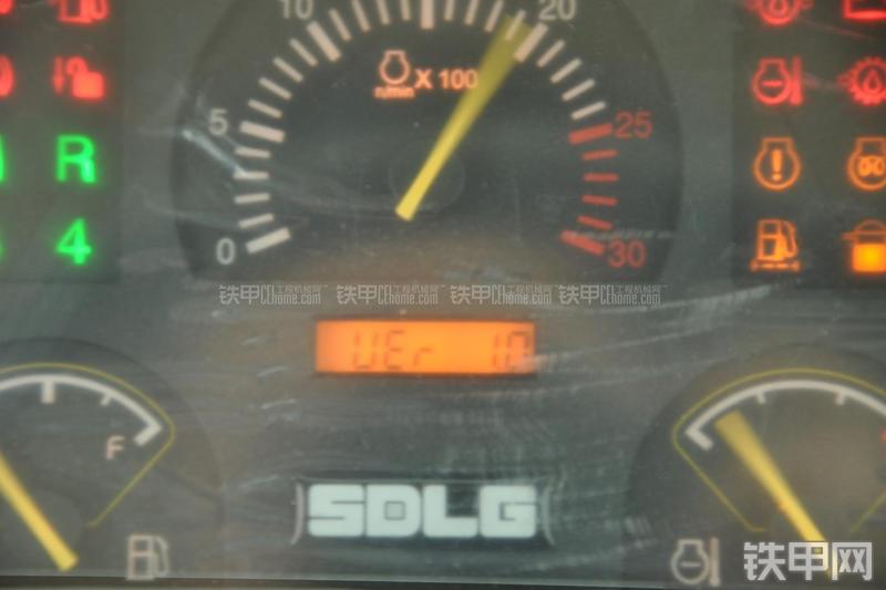 山东临工LG953N节能型装载机局部