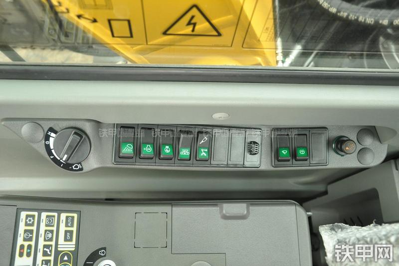 山东临工LG6150E挖掘机局部