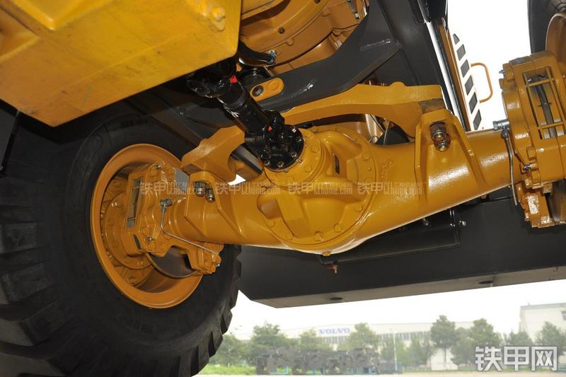 山东临工LG953装载机局部