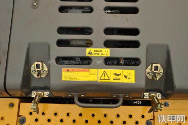 山东临工LG6135E挖掘机局部