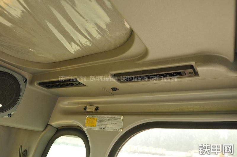 山东临工LG6210挖掘机局部