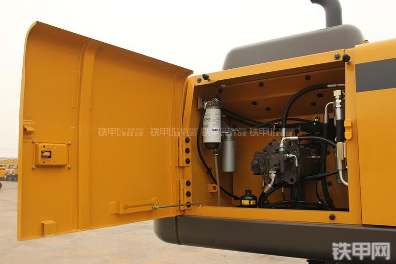 山东临工LG6225E挖掘机局部