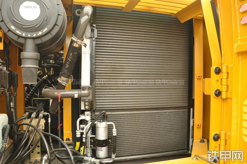 山东临工LG6150E挖掘机局部