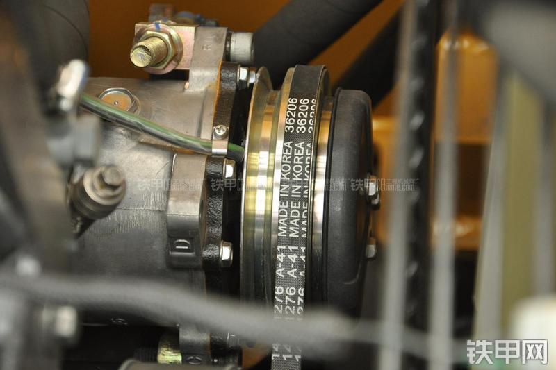 山东临工LG6150E挖掘机局部