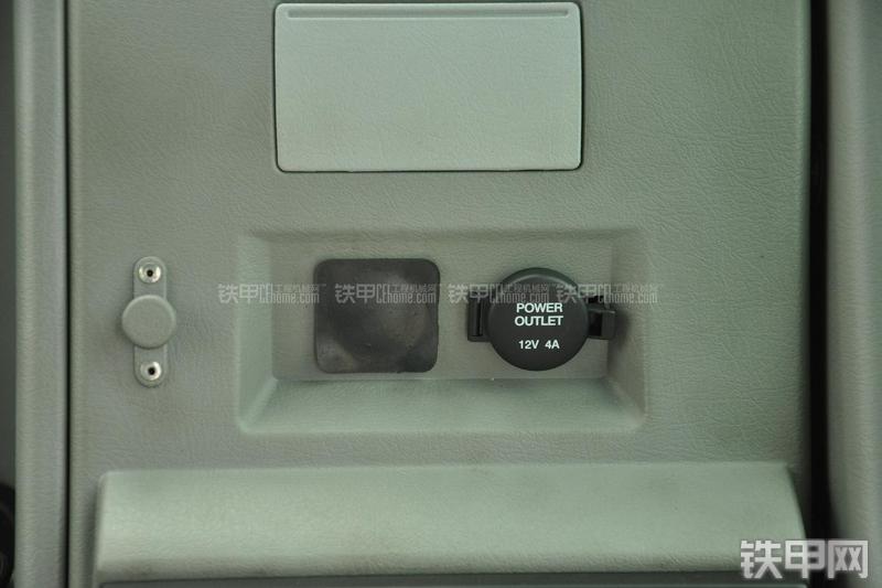 山东临工LG6210挖掘机局部