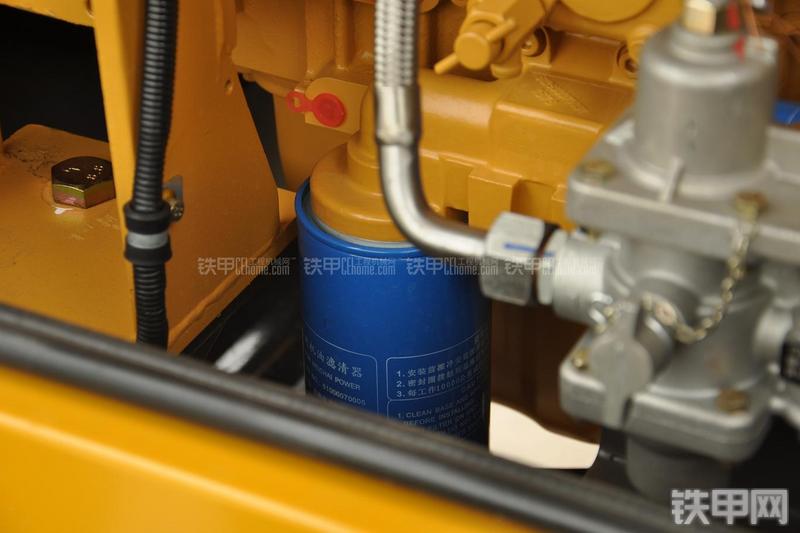 山东临工LG953装载机局部