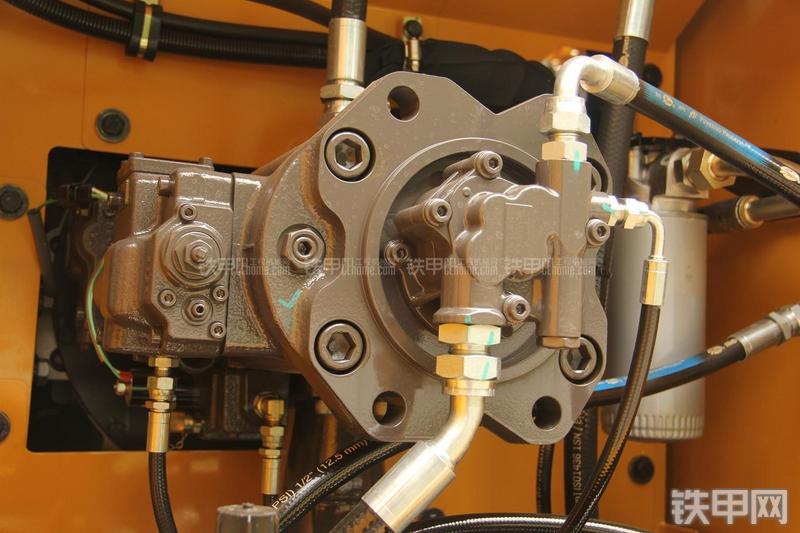 山东临工LG6210挖掘机局部