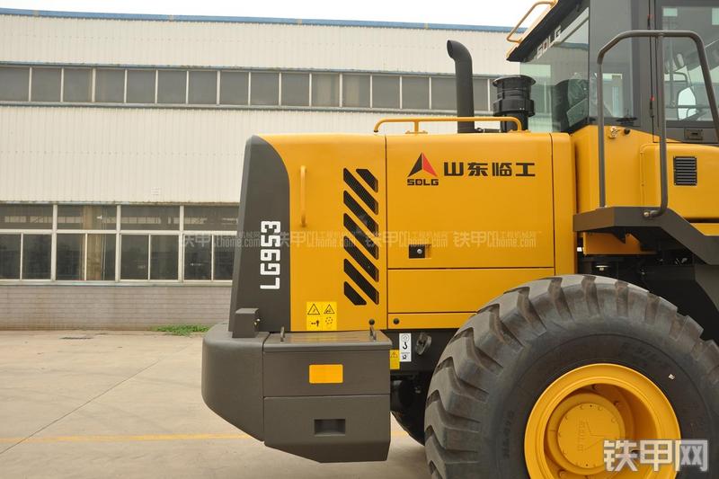 山东临工LG953装载机局部