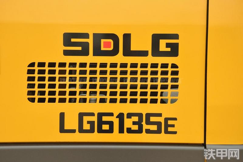 山东临工LG6135E挖掘机局部