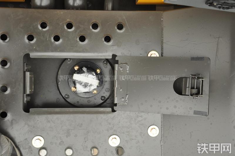 山东临工LG953装载机局部