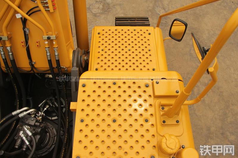 山东临工LG6210挖掘机局部