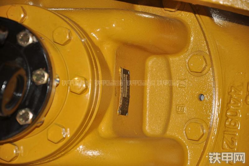 山东临工LG953装载机局部