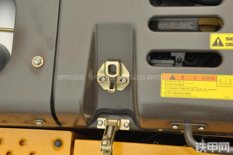 山东临工LG6135E挖掘机局部