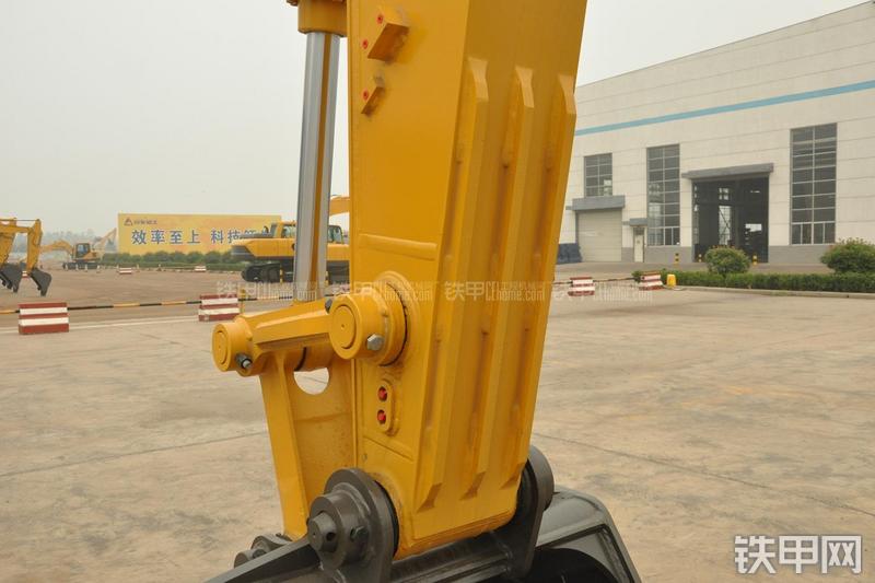 山东临工LG6150E挖掘机局部