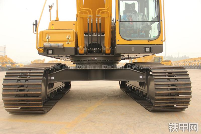 山东临工LG6225E挖掘机局部