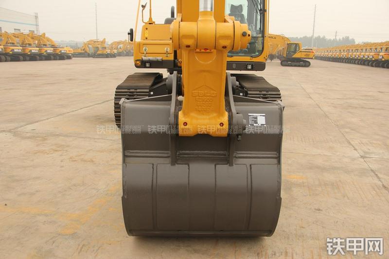 山东临工LG6225E挖掘机局部