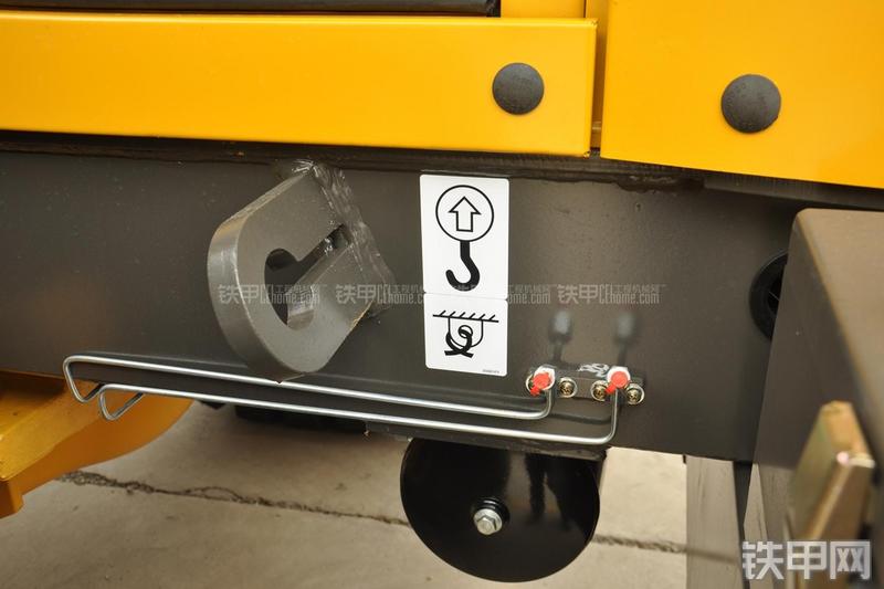 山东临工LG953N节能型装载机局部