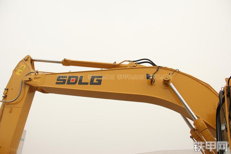 山东临工LG6225E挖掘机局部