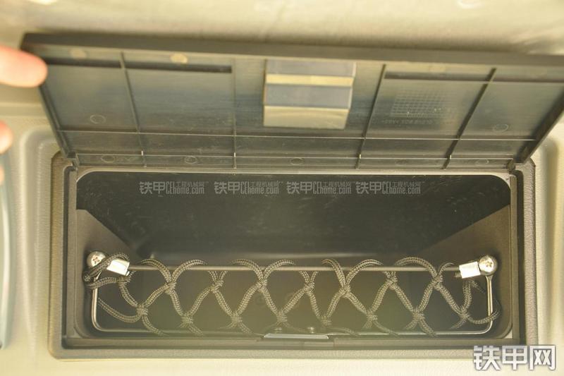 山东临工LG6225E挖掘机局部