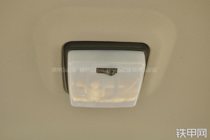 山东临工LG953装载机局部