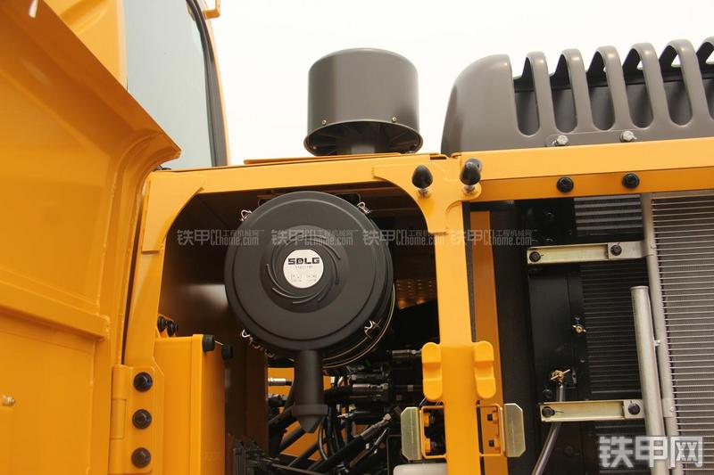 山东临工LG6225E挖掘机局部