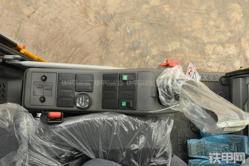 山东临工LG6210挖掘机局部