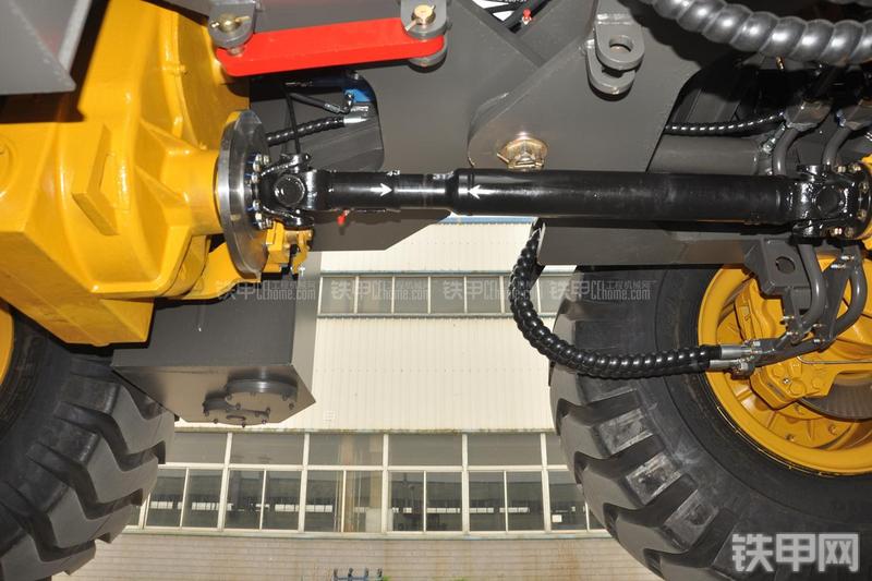 山东临工LG953装载机局部