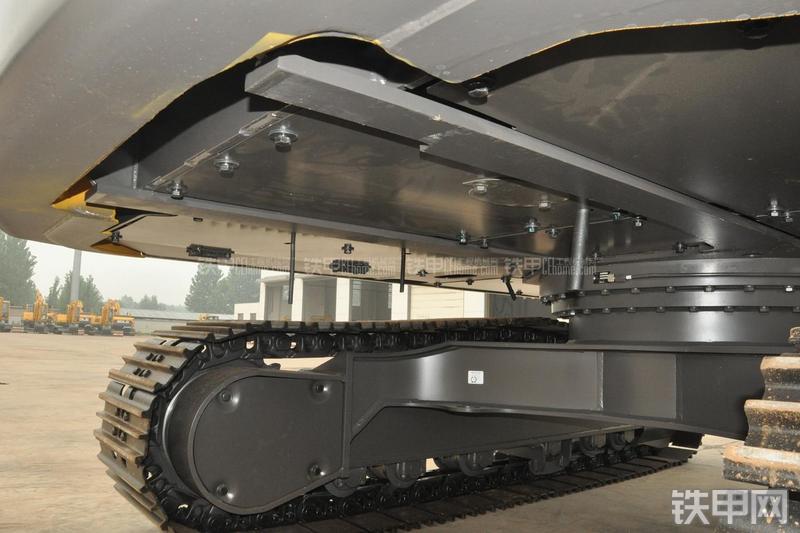 山东临工LG6135E挖掘机局部