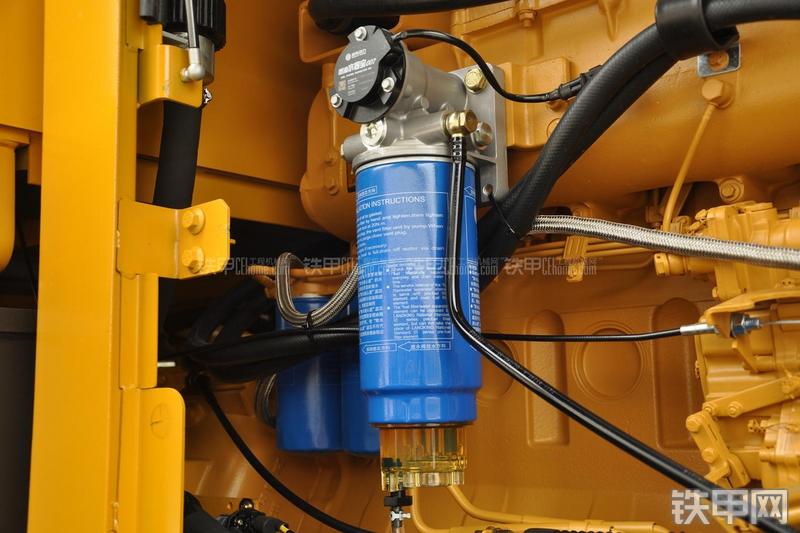 山东临工LG953装载机局部