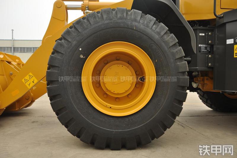 山东临工LG953N节能型装载机局部