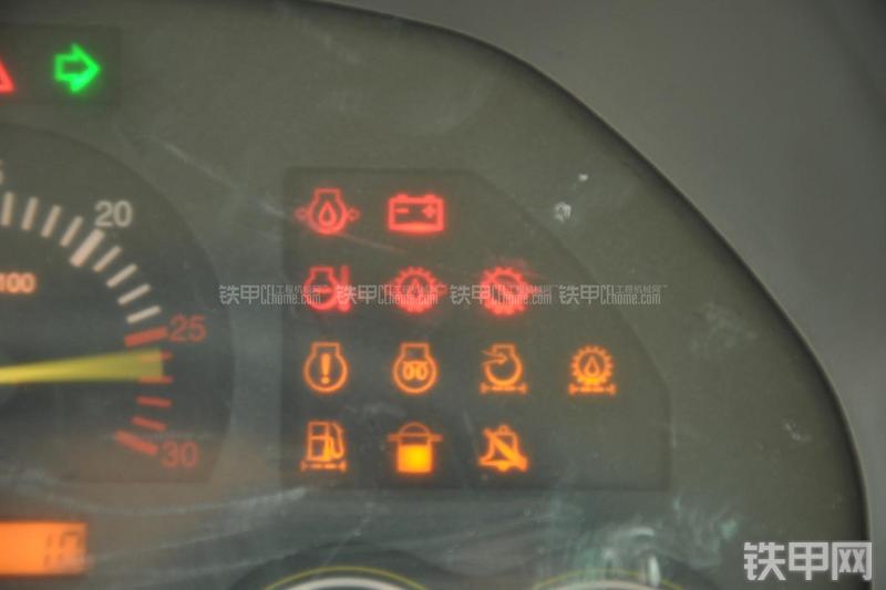 山东临工LG953N节能型装载机局部