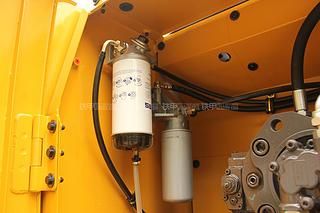山东临工LG6210挖掘机局部