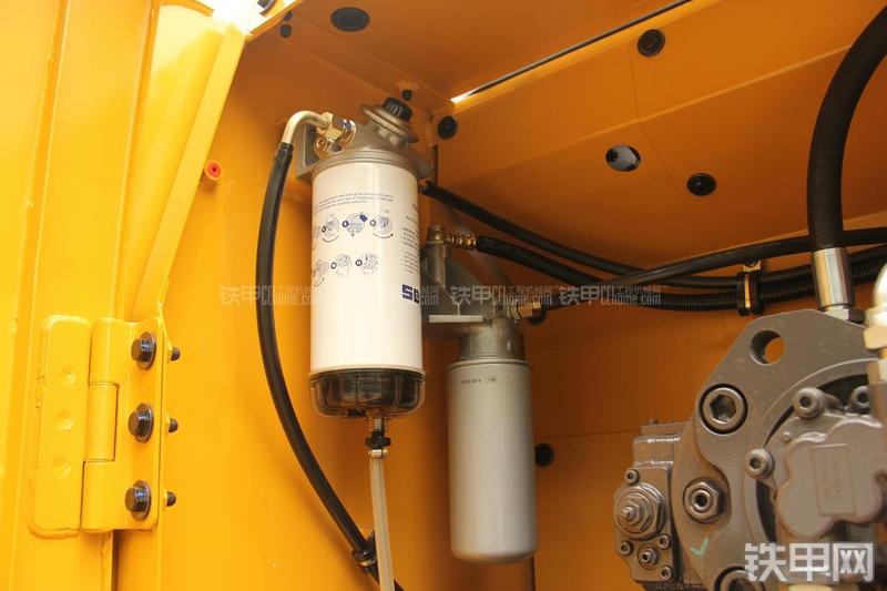 山东临工LG6210挖掘机局部