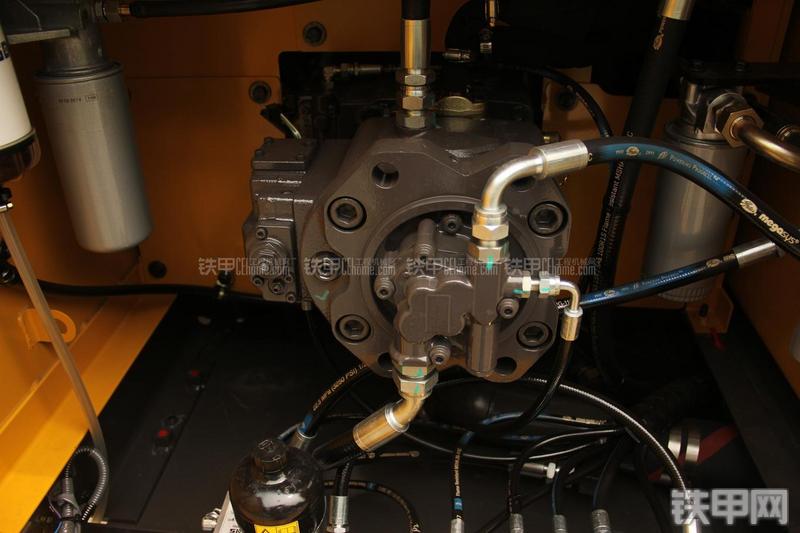 山东临工LG6210挖掘机局部