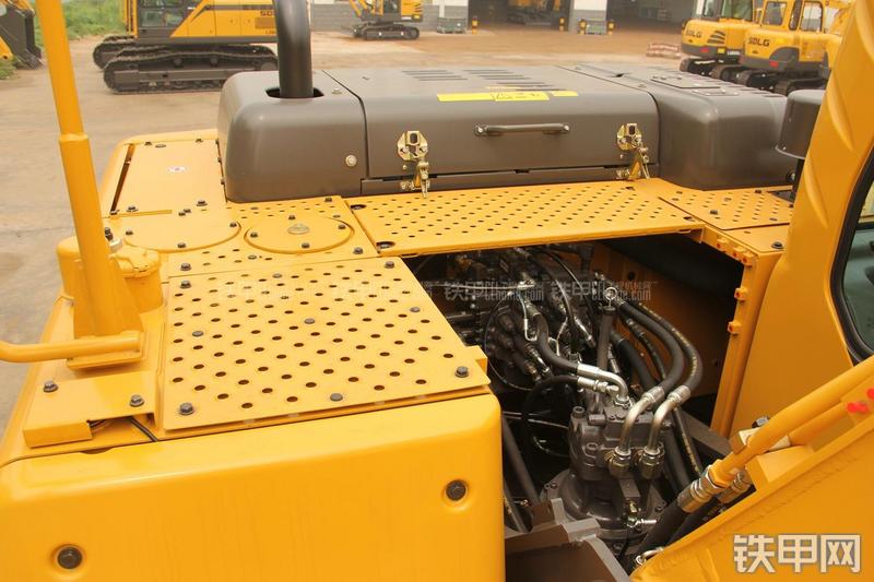 山东临工LG6210挖掘机局部