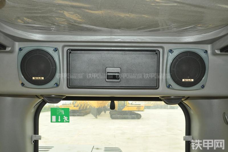 山东临工LG6135E挖掘机局部