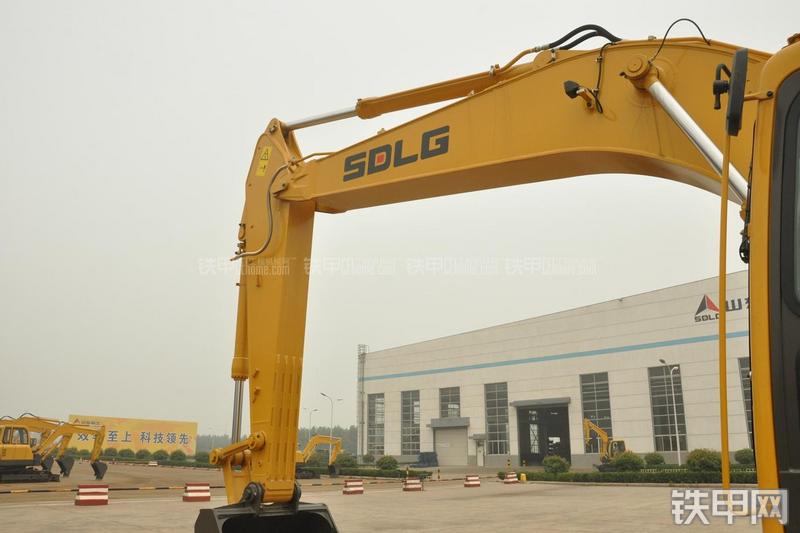 山东临工LG6250E挖掘机局部