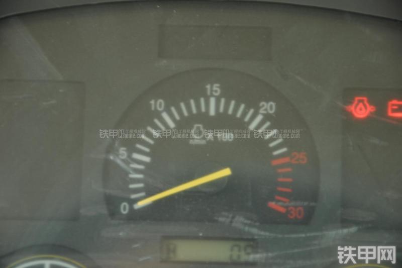 山东临工LG953N节能型装载机局部