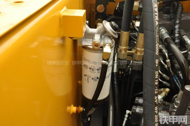 山东临工LG6135E挖掘机局部