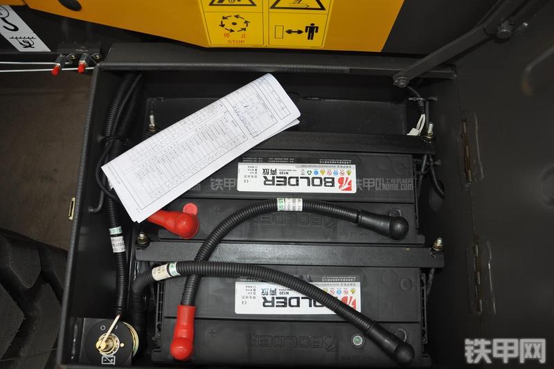 山东临工LG953N节能型装载机局部