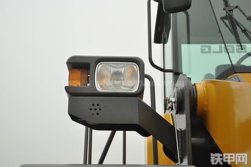 山东临工LG953N节能型装载机局部