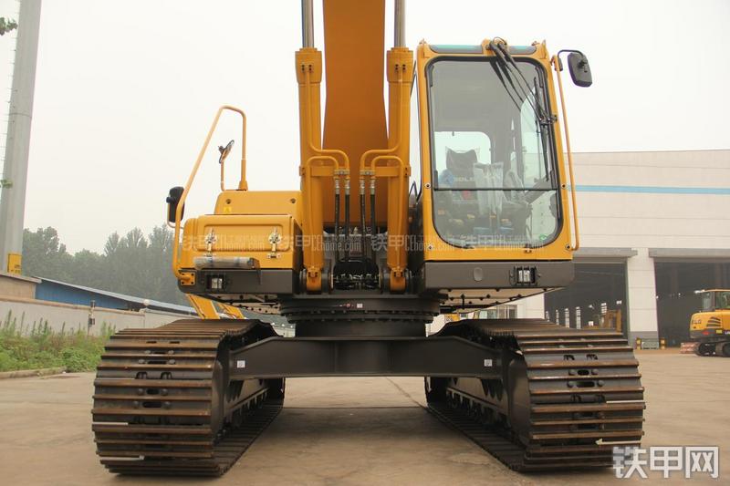 山东临工LG6210挖掘机局部