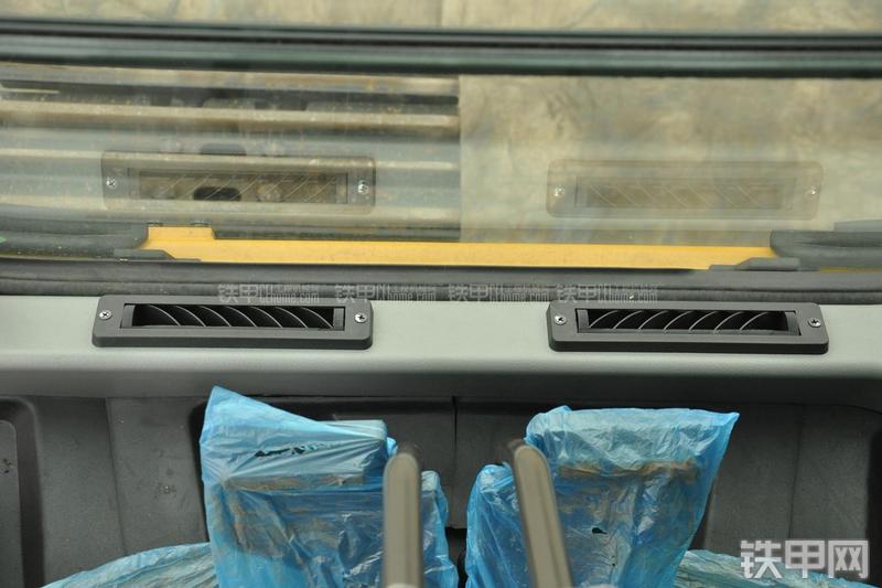 山东临工LG6210挖掘机局部