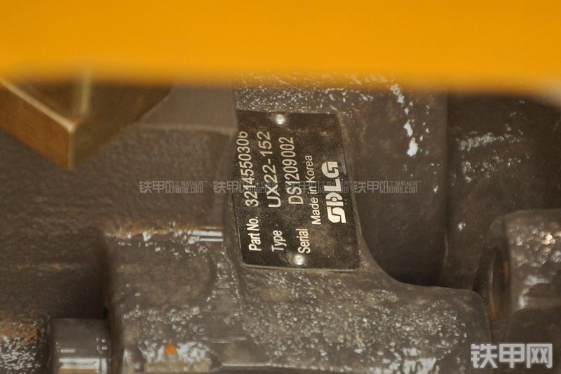 山东临工LG6150E挖掘机局部